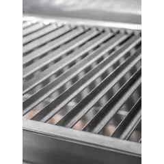 Open grill with refractory brick base