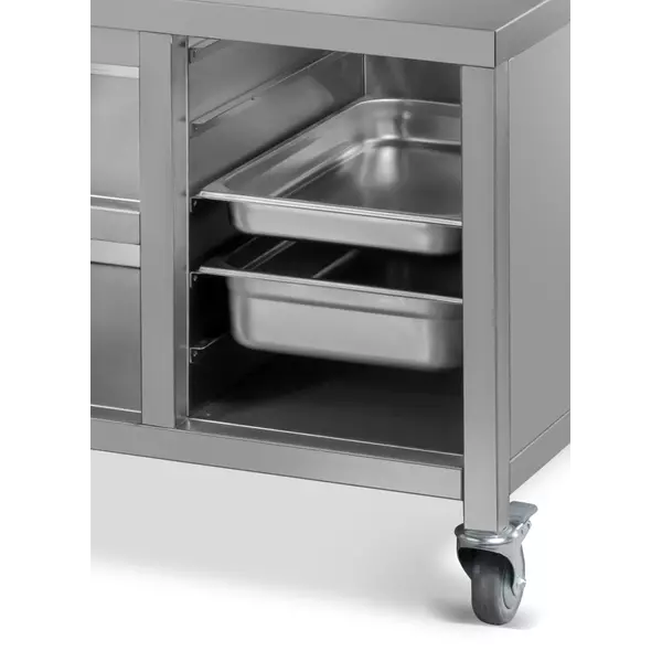 Open grill with refractory brick base