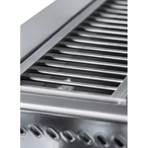 Open grill with refractory brick base